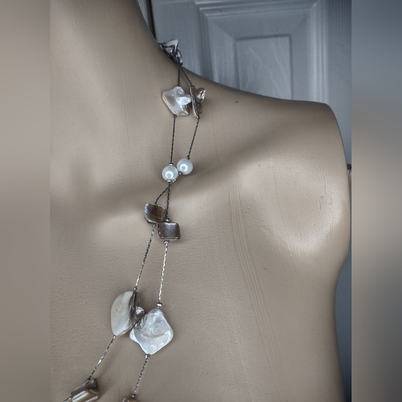 Women's white shell necklace - Picture 4 of 5